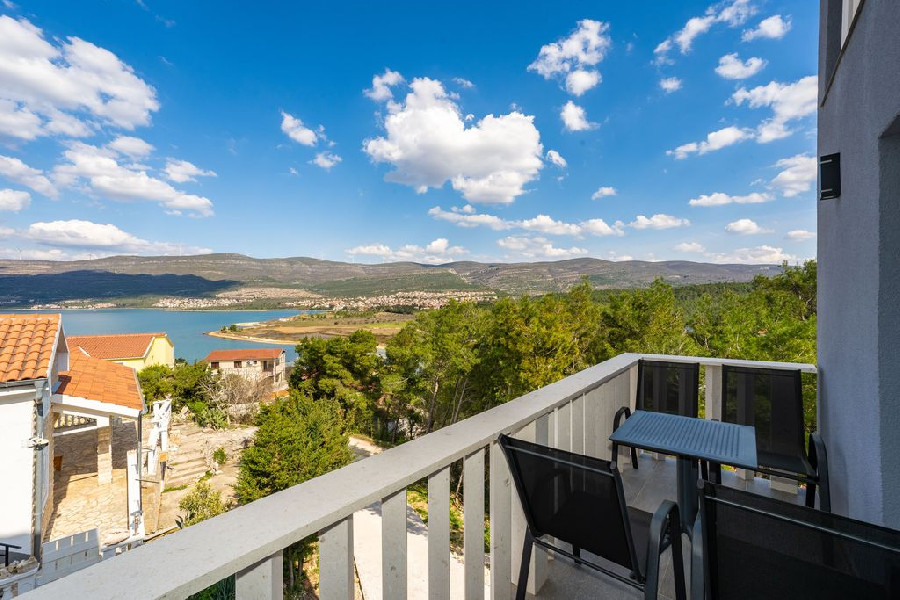 Srednji Második emelet 6 fős apartman középső szint – galériakép