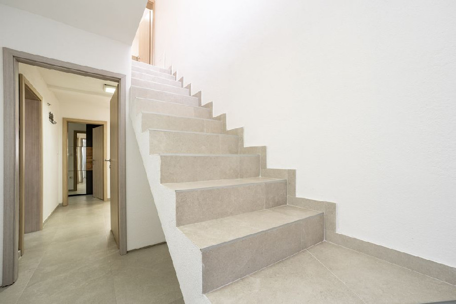 Srednji Második emelet 6 fős apartman középső szint – galériakép