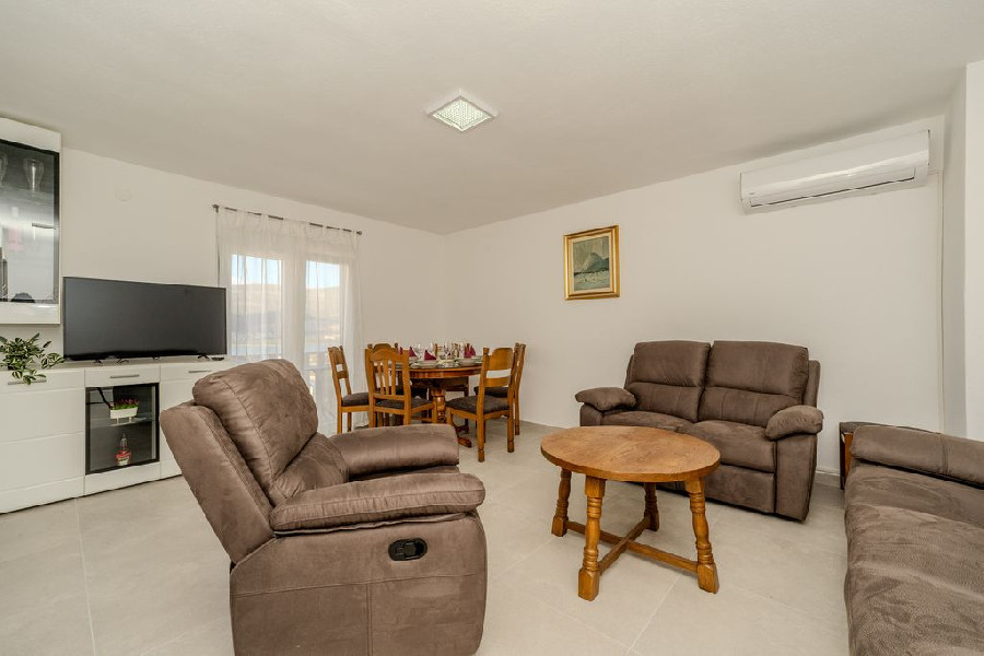 Srednji Második emelet 6 fős apartman középső szint – galériakép
