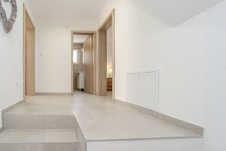 Srednji Második emelet 6 fős apartman középső szint – galériakép