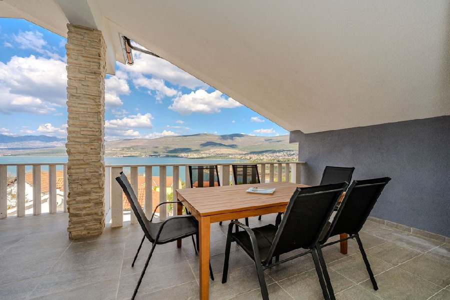 Gornji Harmadik emelet 4+2 fős apartman felső szint – galériakép